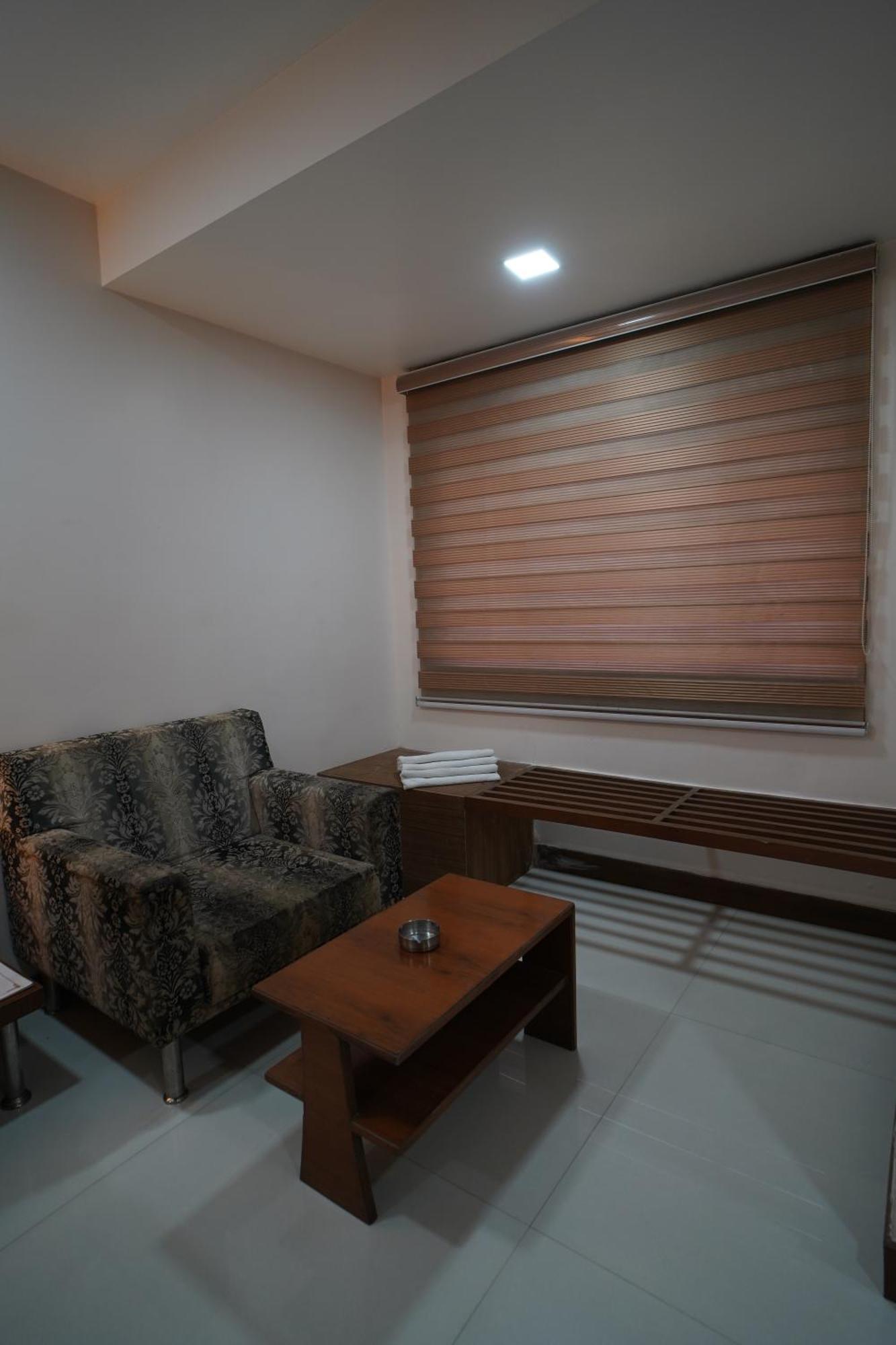 Hotel Gk Palace بوبال المظهر الخارجي الصورة